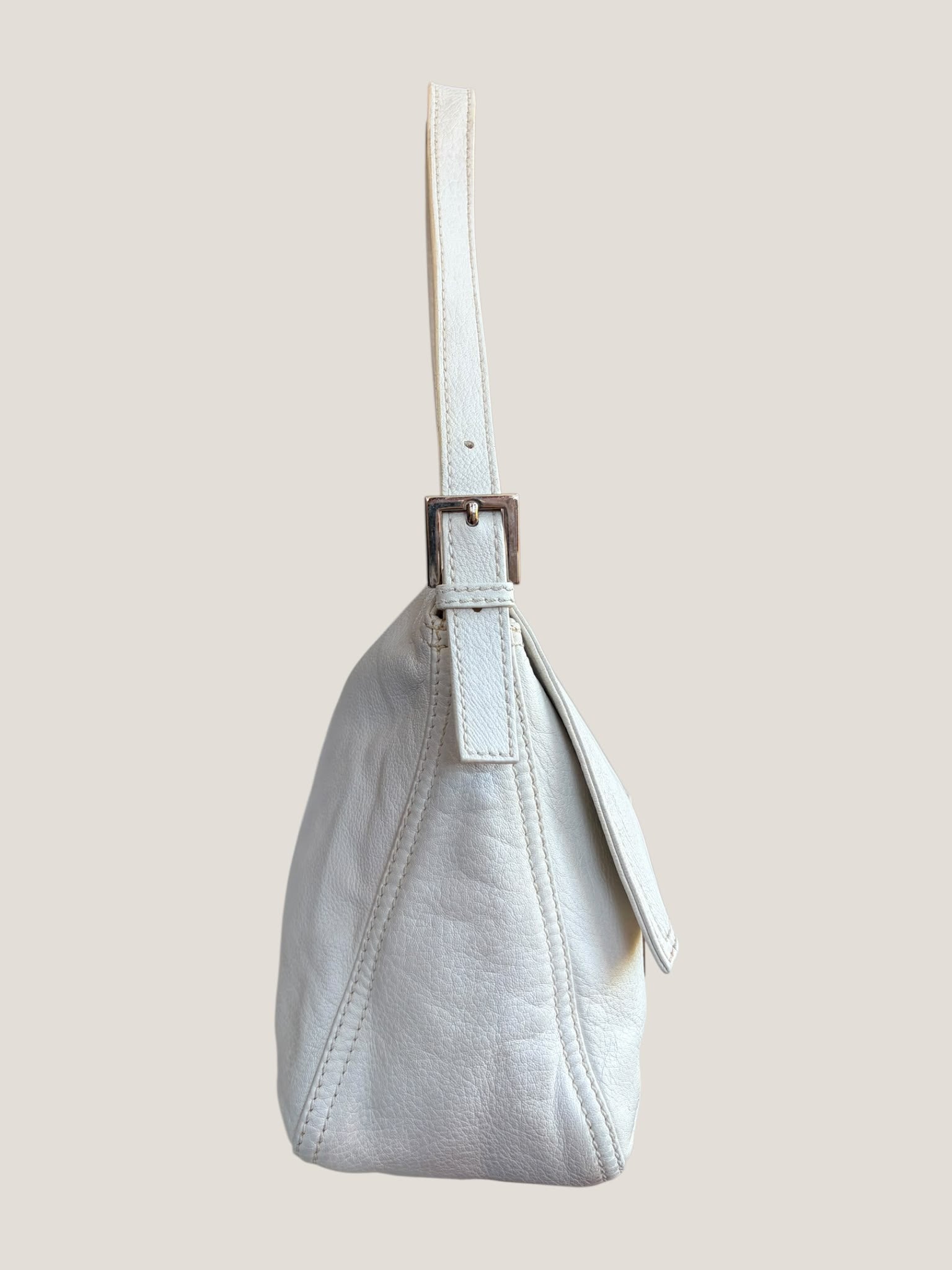 Fendi Mamma Baguette in Pelle Bianca