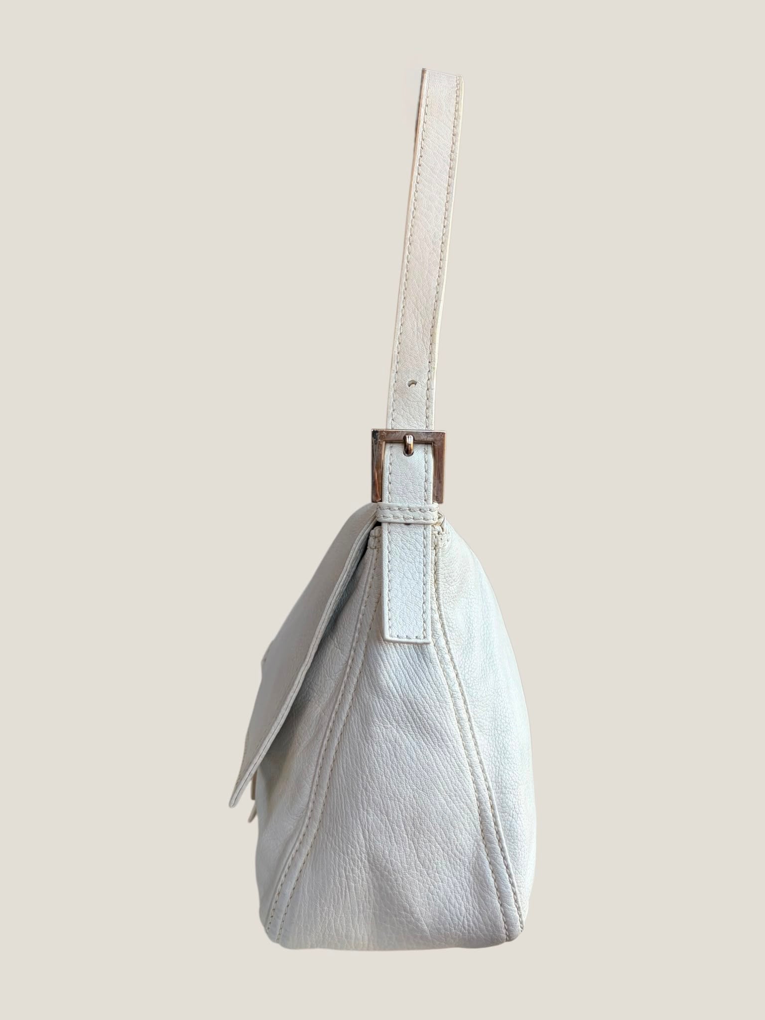 Fendi Mamma Baguette in Pelle Bianca