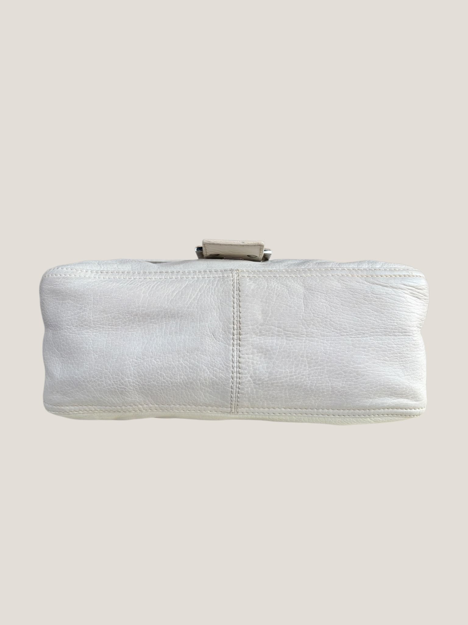 Fendi Mamma Baguette in Pelle Bianca