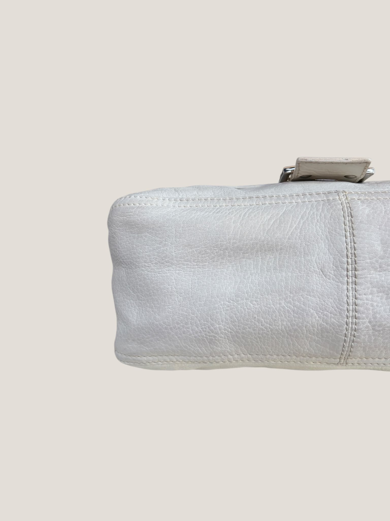 Fendi Mamma Baguette in Pelle Bianca