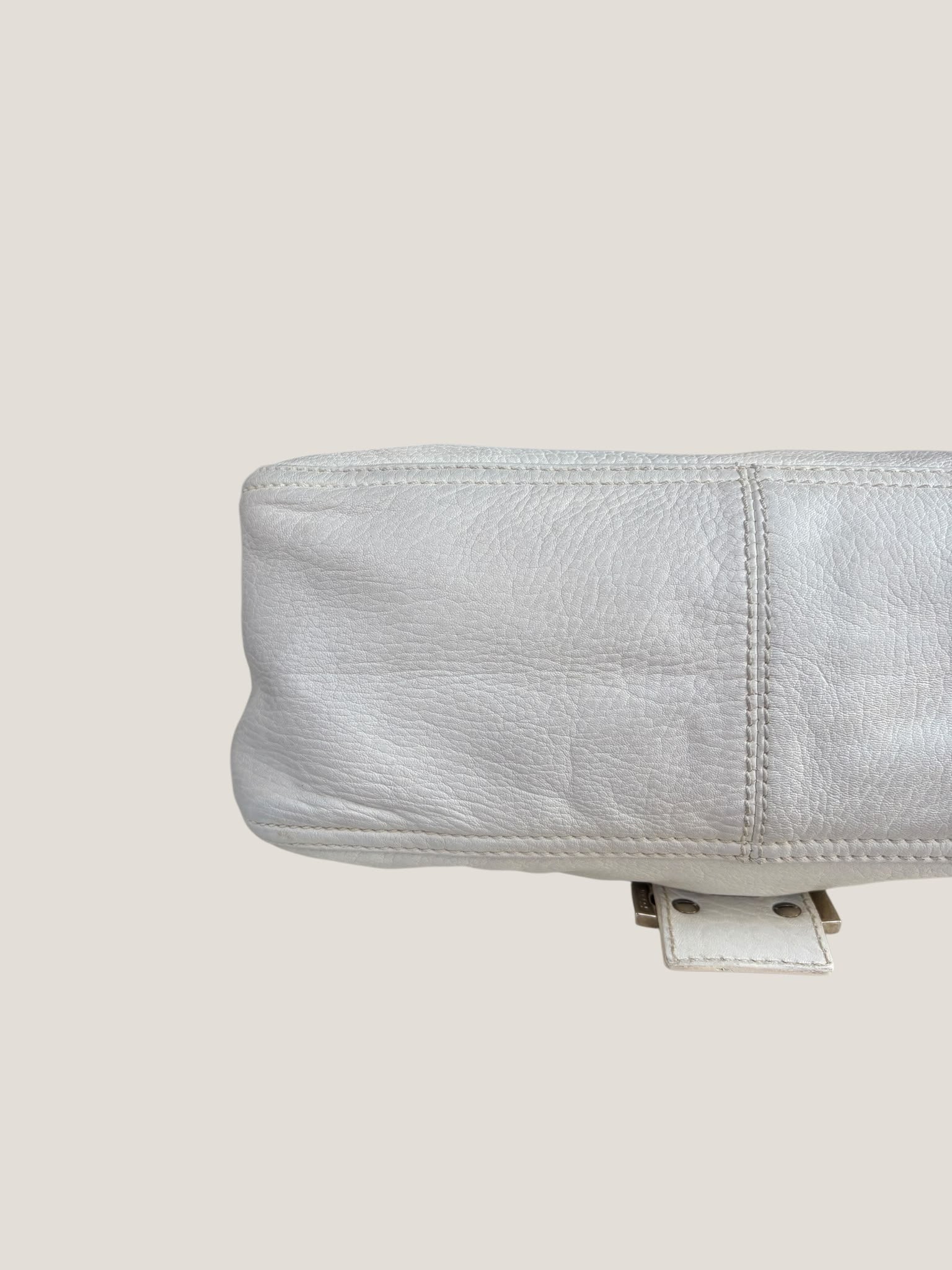 Fendi Mamma Baguette in Pelle Bianca