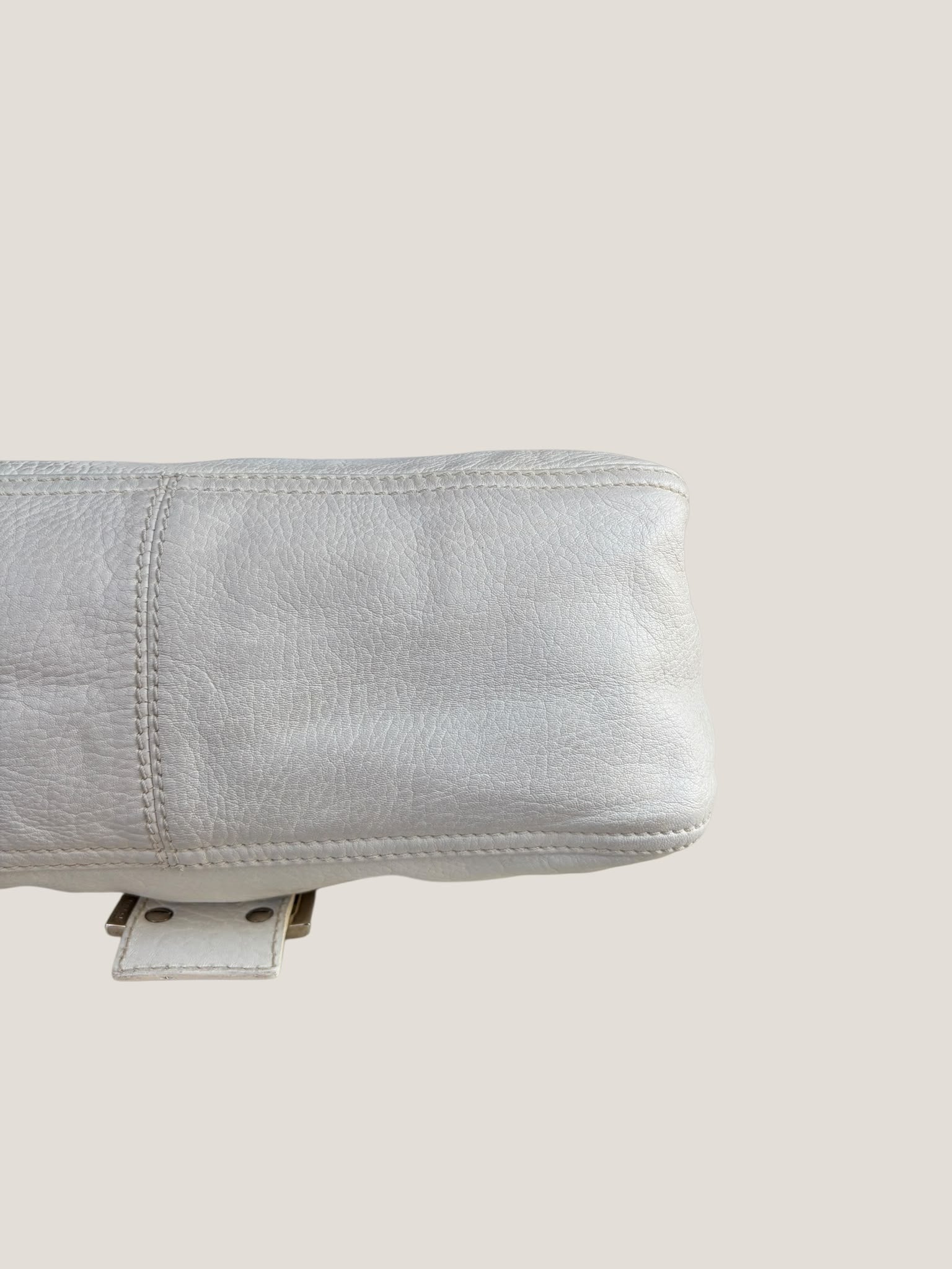 Fendi Mamma Baguette in Pelle Bianca
